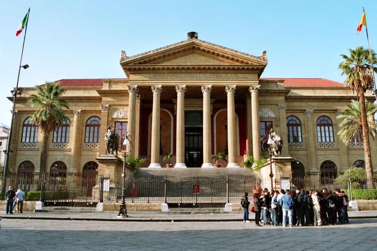 La facciata del Teatro Massimo di Palermo